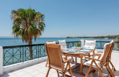 Beachfront Modern Apartment - Photo 25