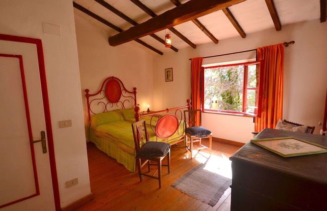 Spacious Home With Shared Pool - Photo 5