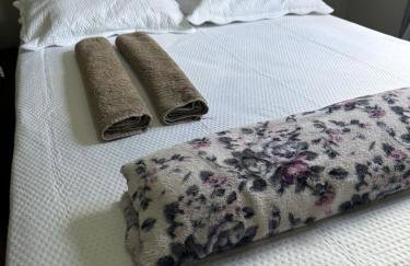 2 Quartos, Espaçoso e Completo, com Internet Wi-Fi e Garagem - Foto 1