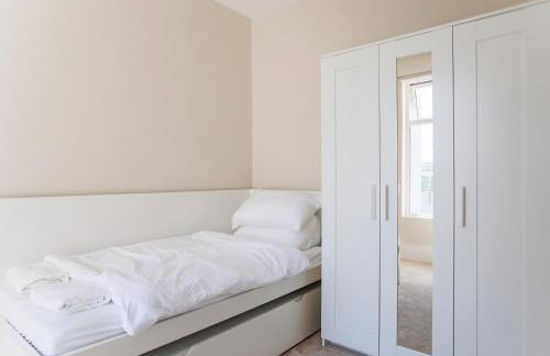 111 By Mayfair - Luxurious 12 Bedroom House, Portrush - Foto 24