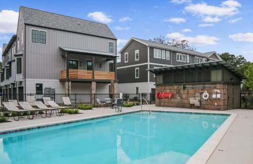 Luxe by the Lake - Pool Access - Photo 62