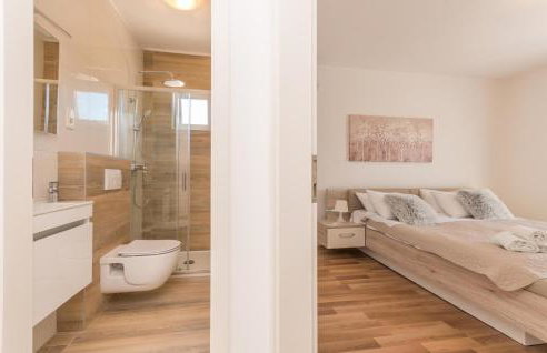 Gorgeous Home In Nadin With Wifi - Photo 38