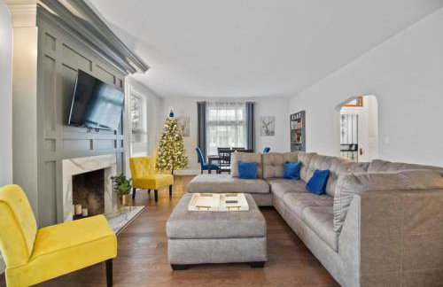 Main Street Oasis Pool and Hot Tub Sleeps 8 - Foto 4