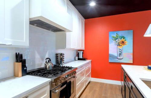 Queens Gambit - 7 Minutes from Downtown - Sleeps 16 - Foto 18