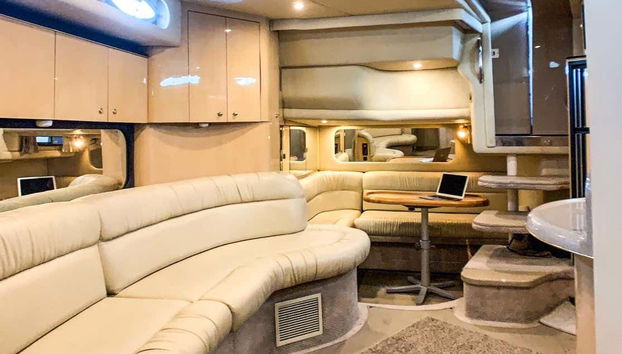Intérieur d'un yacht privé