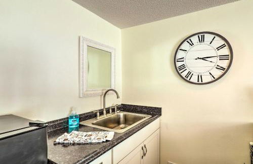 Tropical Waterfront Home Central Location! - Foto 20