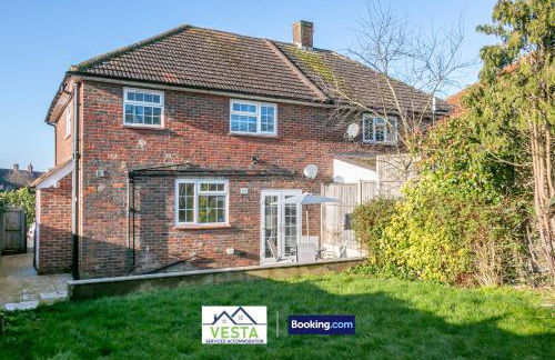 Three Bedroom House By Vesta Serviced Accommodation & Short Lets Borehamwood With Free WiFi & Free Parking - Foto 29