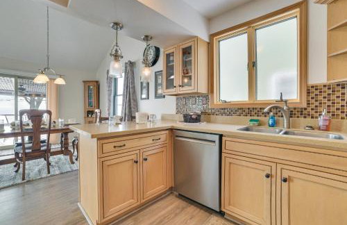 Porch and Views Waterfront Home on Houghton Lake! - Foto 8