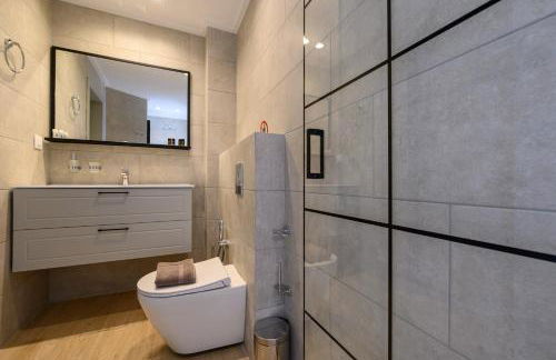 Kannas Mani Luxury Suites -Adults Friendly 14 Plus - Photo 14