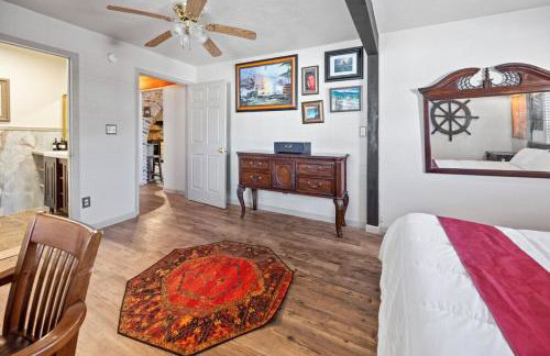 Romantic Colonial Hideaway in Historic Downtown - Pet Friendly - Foto 18