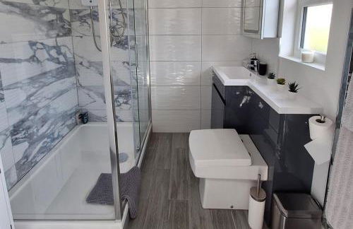 Lodge - Sleeps 2 - Pet friendly - Parking - Patio - Foto 9