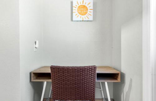 Boho Tiki Villa w Heated Saltwater Pool, King Beds & 6TVs - Photo 23