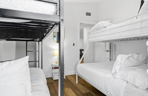 Dog-Friendly House with Hot Tub, AC, Game Room - Photo 61