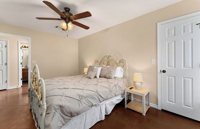 Spacious 3BR Home in Amazing Location - Photo 8