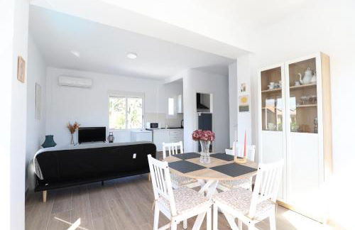 2 apartamentos en una excelente villa de playa compartiendo Piscina y Jardín - Foto 27