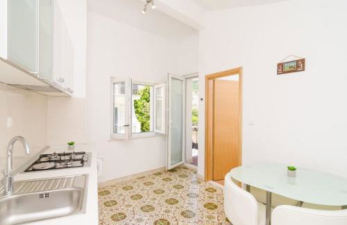 Apartments & Rooms Bari i -Comfort One Bedroom Apartment with Balcony and Garden View Apt Preko-5 - Foto 2