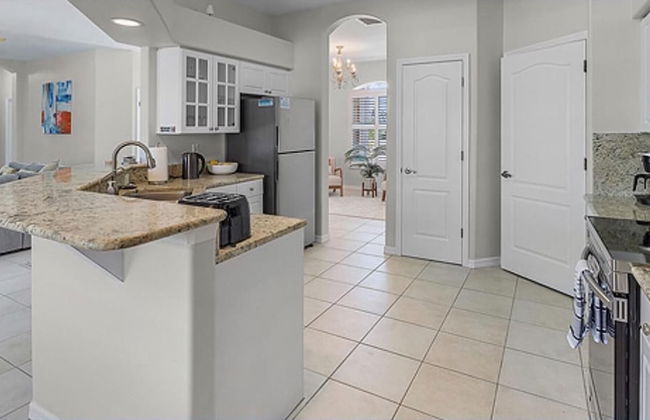 Family Friendly - Private Pool - Sleeps 10 - Foto 10