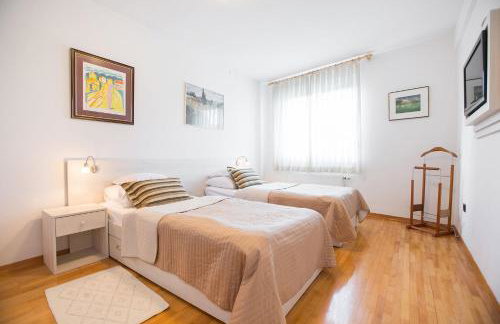 Penthouse apartment with private parking - Photo 22