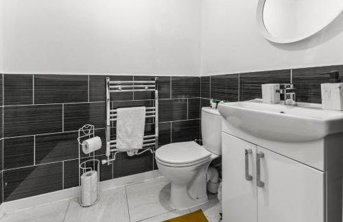 New large townhouse 3 bedrooms 4 beds and parking - Foto 19