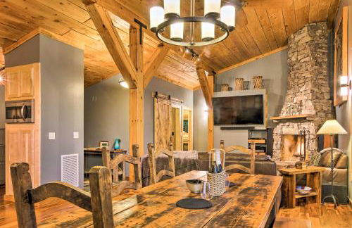 Couples Treehouse Retreat with Hot Tub and Views - Foto 10