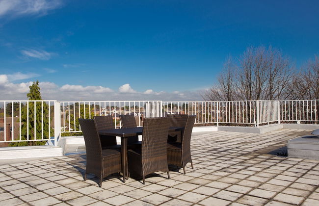 Broc House Suites - Photo 48