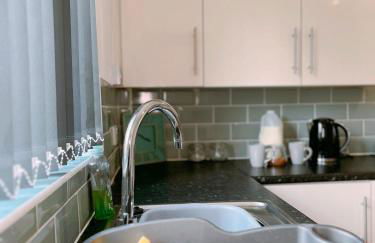 Modern 3-bed house with parking - Chorley Near M61 - Foto 38