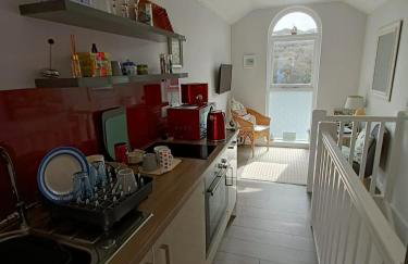 Beautiful 1-bed Riversi Cottage Located in Malpas - Photo 6