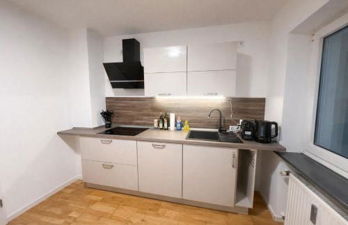 KATIES Apartments bei Regensburg - 3 Zimmer, 6 Personen, Infrarot-Sauna, Disney Plus, Balkon, Grill & Parkplatz - Foto 13
