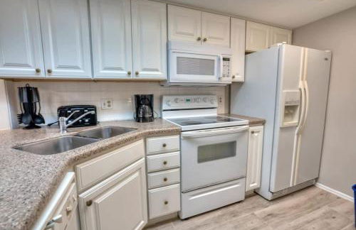 Park Shore Resort - Pool & Bar Close to Beach - Foto 6