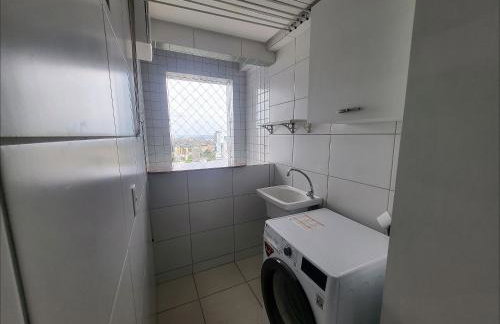Confortável apartamento com 2 quartos, sendo um suíte, varanda, ampla sala, cozinha área de serviço e banheiro social - Foto 18