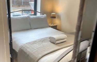 City Centre 2BR Apartment, Free Parking! - Foto 15