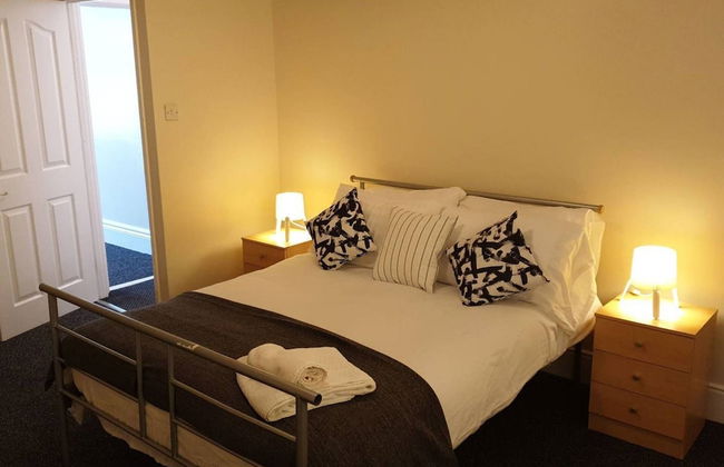 South Shield's Hidden Gem Amethyst 3 Bedroom House - Photo 4