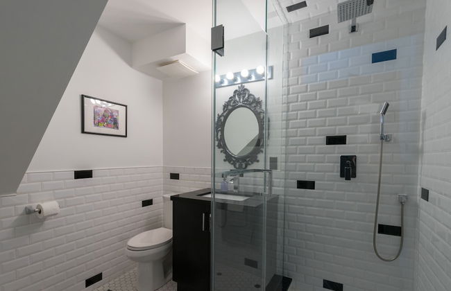 Applewood Suites - Queen West Studio - Photo 20