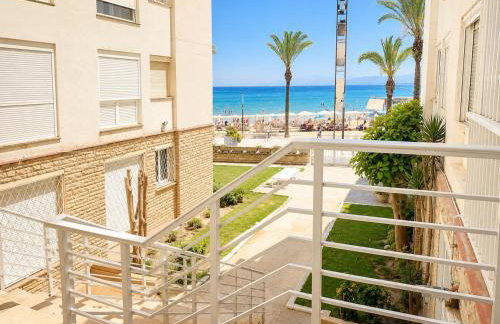 Beachfront Salou apartment with sea view - Foto 7