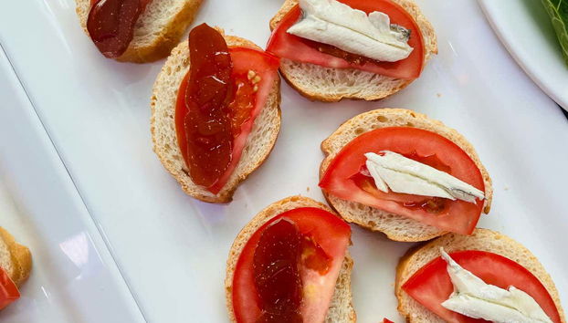 Diferentes canapés que serão servidos no veleiro