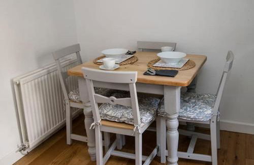 Beautiful Country Cottage - Photo 12