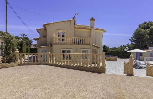 Charming Holiday Home in Calpe With Barbeque - Photo 1