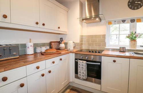 Manor Barn Cottage - Photo 14