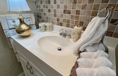 2 Bdrm Home with 3 beds mins from Casino - Photo 9