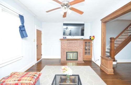 Spacious Home with Parking, Laundry - Near RU, RWJ, NJ Transit - Foto 2