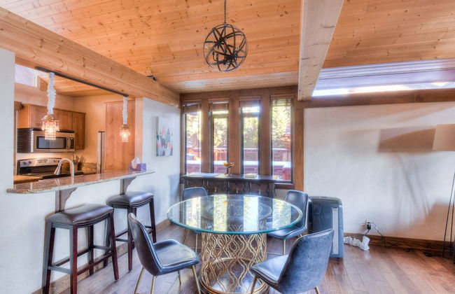 Crystal Shores Villa Lake Views & Hiking - Photo 15