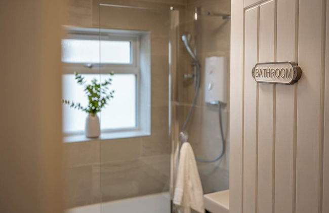 Bright&Spacious 3BD in Centre of Bourton - Photo 55