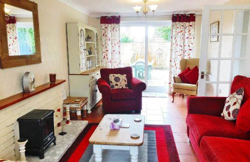 Stunning Holiday Cottage nr Skegness in Sunny Chapel St Leonards Just mins from the Beach & Attractions - Perfect for Couples & Family's who love to Relax but want Exciting Adventures nearby! Large Pet Friendly garden! - Photo 12
