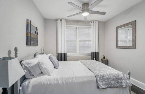 Quaint house, king bed 2min from down town - Photo 30