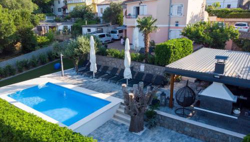 Apartmani Andiks Dramalj - Foto 2, Garden, sunbed, Garden view