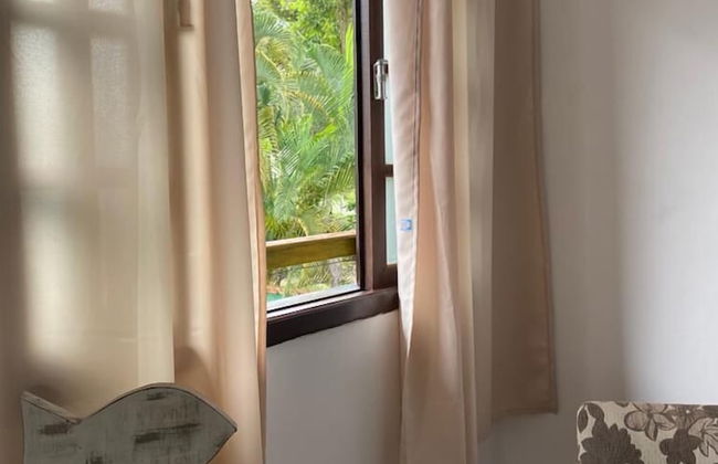 Suítes aconchegantes com piscina e praia - Foto 2