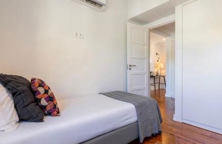 Charming Belém 3BDR Property by LovelyStay - Photo 32