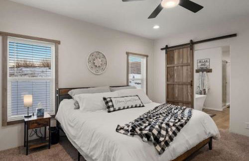 New Bear Lake Home with Beautiful Fall Views - Photo 30