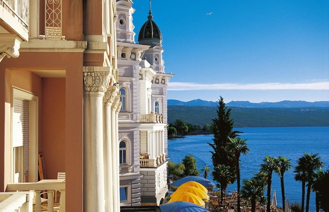 Luxury Apartment in Opatija for 8 People With Pool and Silk Bedding - Photo 21