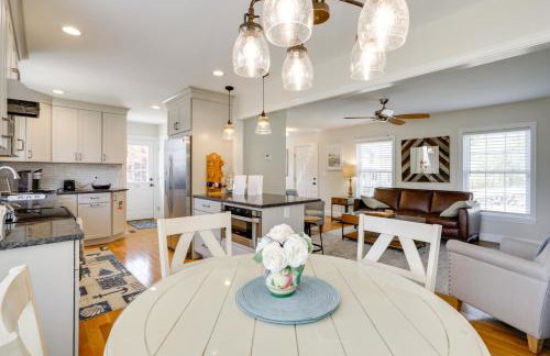 Walk to Pawcatuck River Family-Friendly Home! - Foto 7